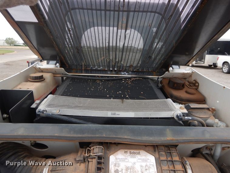 image for item GK9213 2016 Bobcat T450  tracked skid steer loader