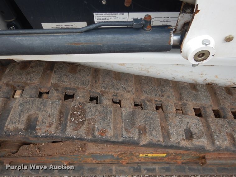 image for item GK9213 2016 Bobcat T450  tracked skid steer loader