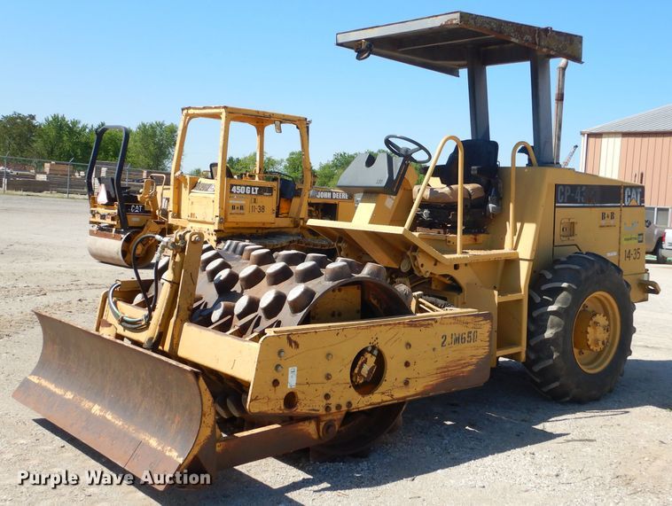 image for item GN9256 1998 Caterpillar CP-433C single drum vibratory roller