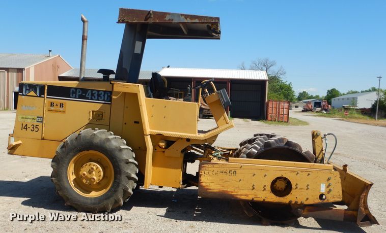 image for item GN9256 1998 Caterpillar CP-433C single drum vibratory roller