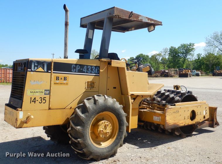 image for item GN9256 1998 Caterpillar CP-433C single drum vibratory roller