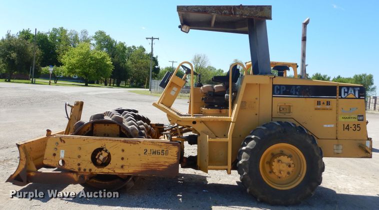 image for item GN9256 1998 Caterpillar CP-433C single drum vibratory roller