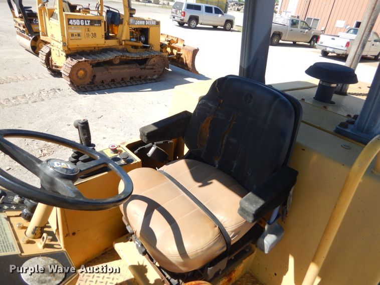 image for item GN9256 1998 Caterpillar CP-433C single drum vibratory roller