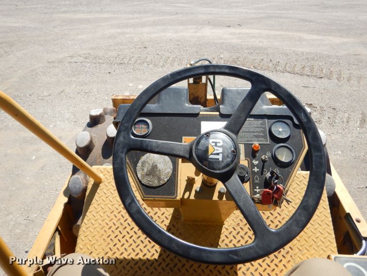 image for item GN9256 1998 Caterpillar CP-433C single drum vibratory roller