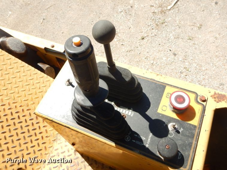 image for item GN9256 1998 Caterpillar CP-433C single drum vibratory roller