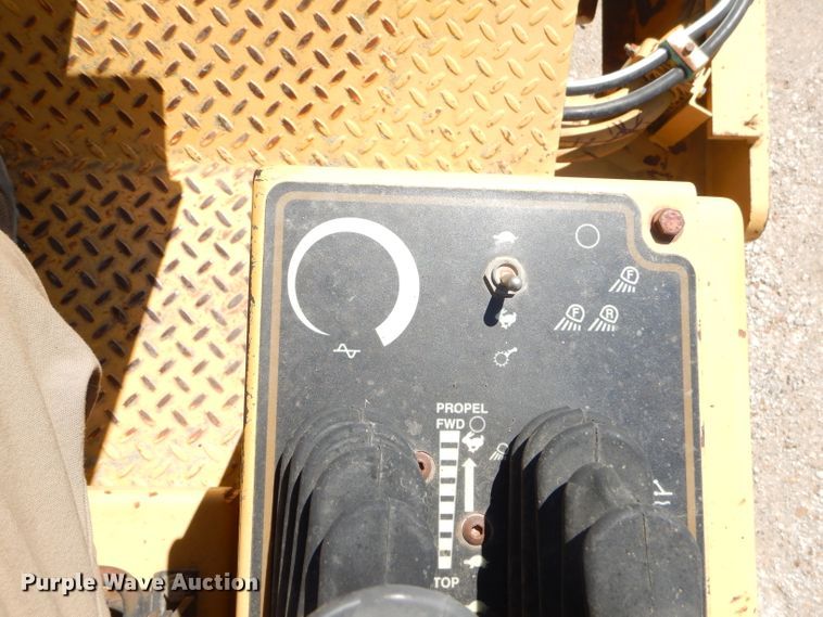 image for item GN9256 1998 Caterpillar CP-433C single drum vibratory roller