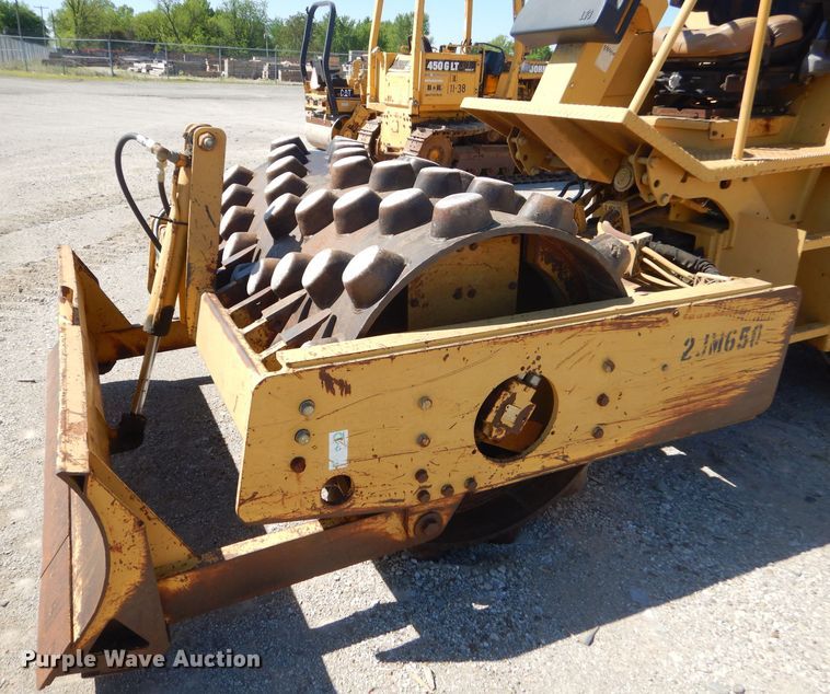 image for item GN9256 1998 Caterpillar CP-433C single drum vibratory roller