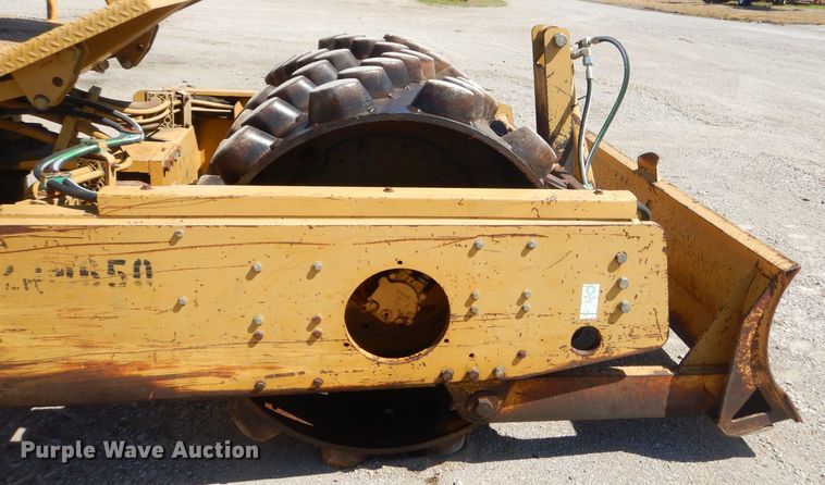 image for item GN9256 1998 Caterpillar CP-433C single drum vibratory roller