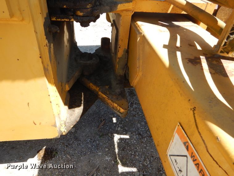 image for item GN9256 1998 Caterpillar CP-433C single drum vibratory roller