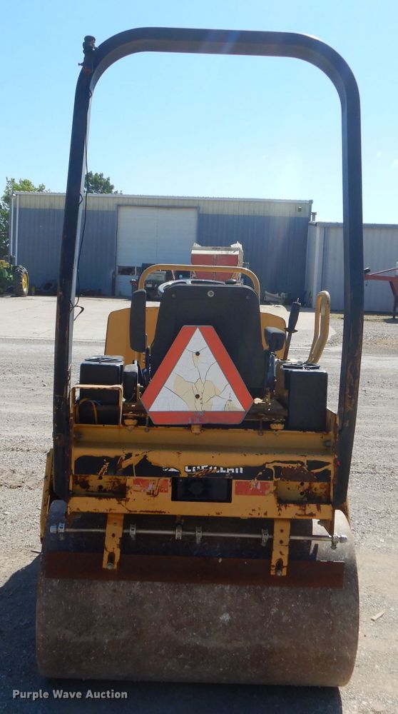image for item GN9257 1996 Caterpillar CB224C vibratory double drum roller