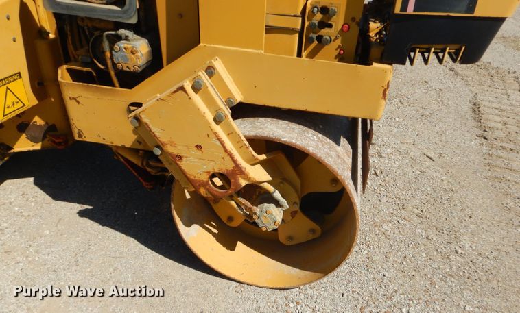 image for item GN9257 1996 Caterpillar CB224C vibratory double drum roller
