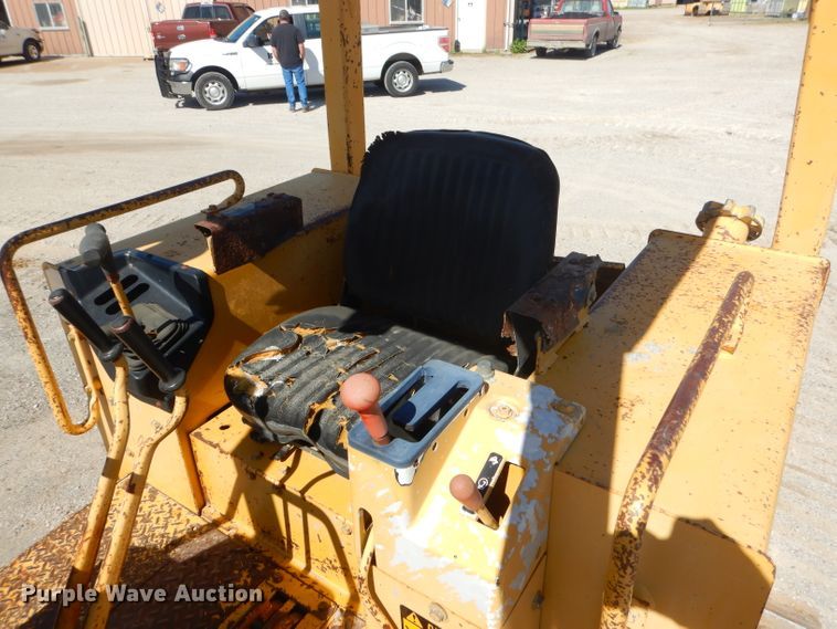 image for item GN9258 1995 John Deere 450G LT  crawler dozer