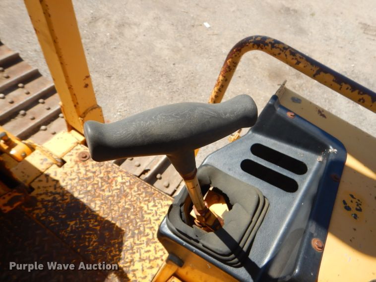 image for item GN9258 1995 John Deere 450G LT  crawler dozer