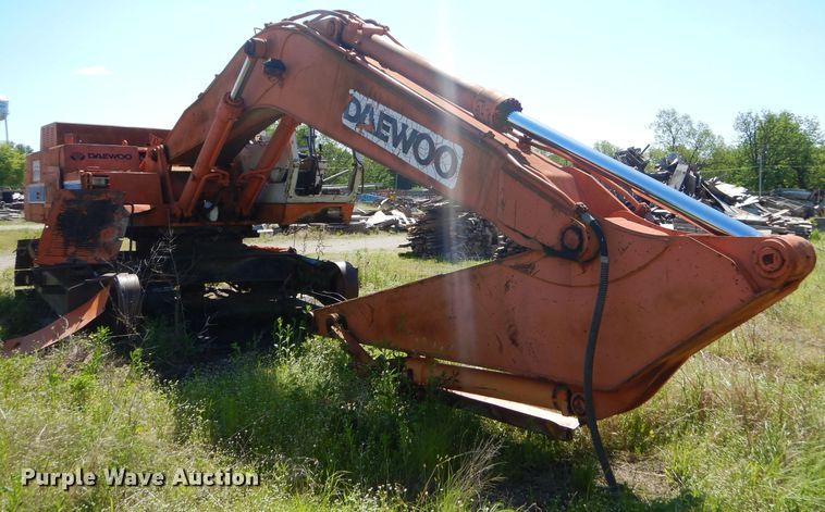image for item GN9260 1994 Daewoo DH320  excavator