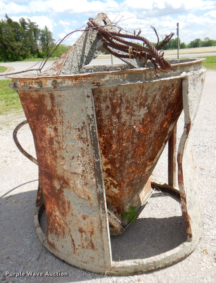 image for item GN9326 Gar Bro concrete bucket