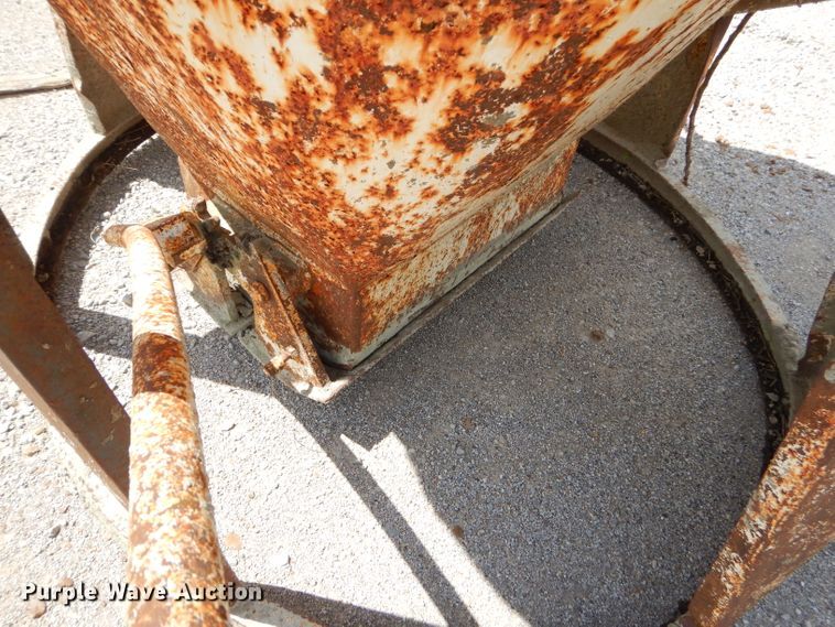 image for item GN9326 Gar Bro concrete bucket