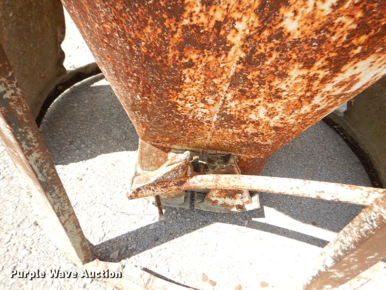 image for item GN9326 Gar Bro concrete bucket