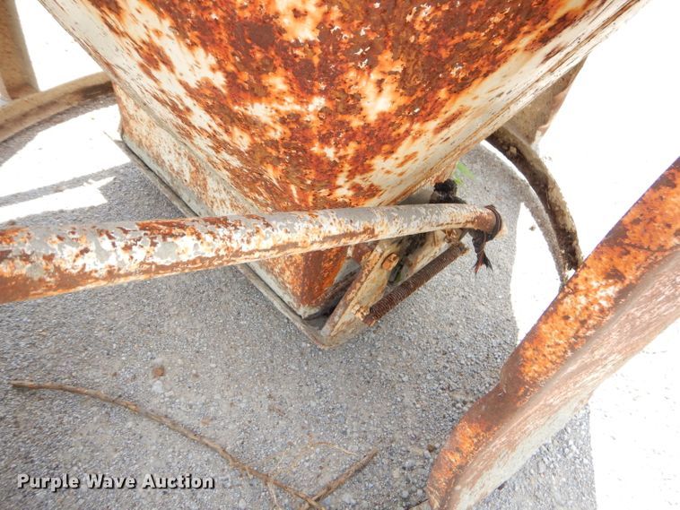 image for item GN9326 Gar Bro concrete bucket