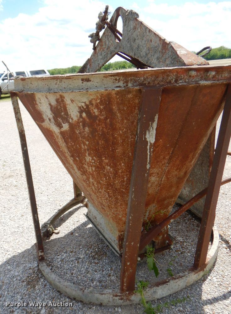 image for item GN9327 Concrete bucket