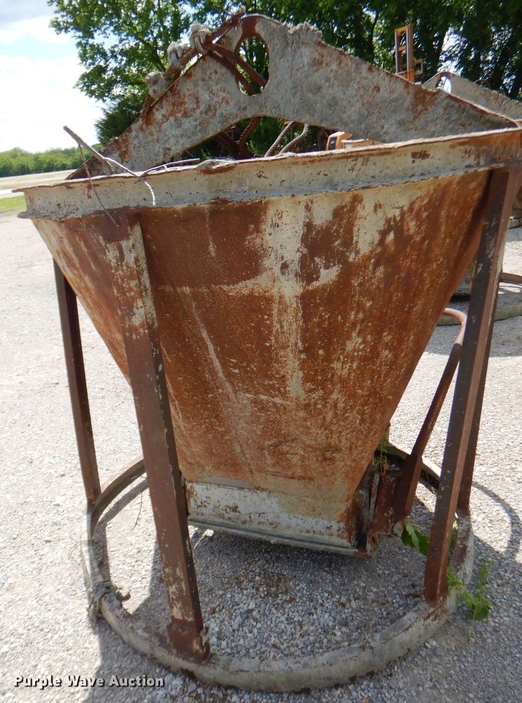 image for item GN9327 Concrete bucket