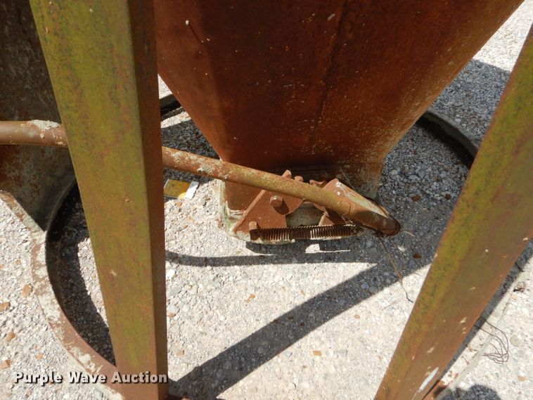 image for item GN9327 Concrete bucket