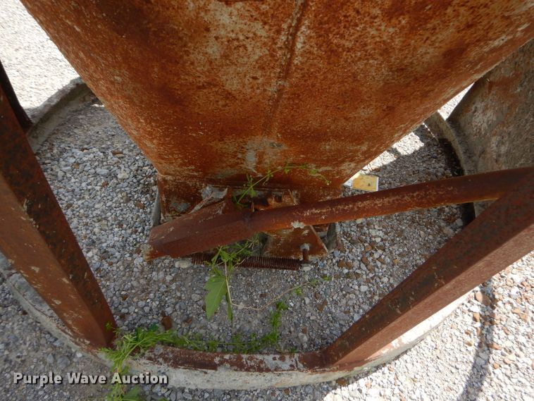 image for item GN9327 Concrete bucket