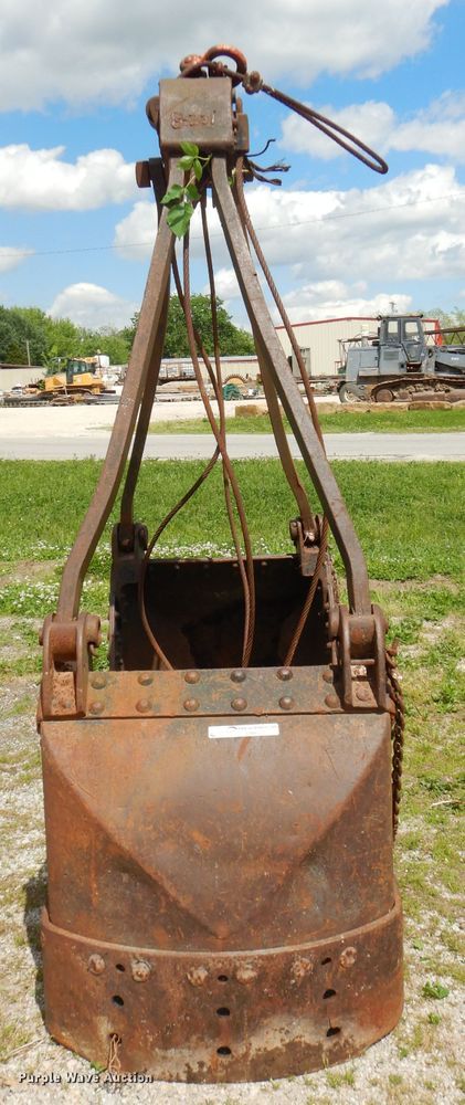 image for item GN9331 36"W clamshell bucket