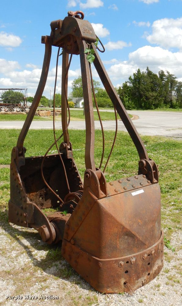 image for item GN9331 36"W clamshell bucket