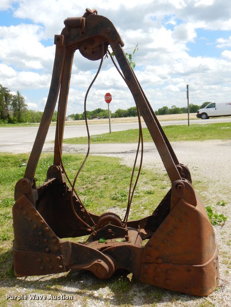 image for item GN9331 36"W clamshell bucket