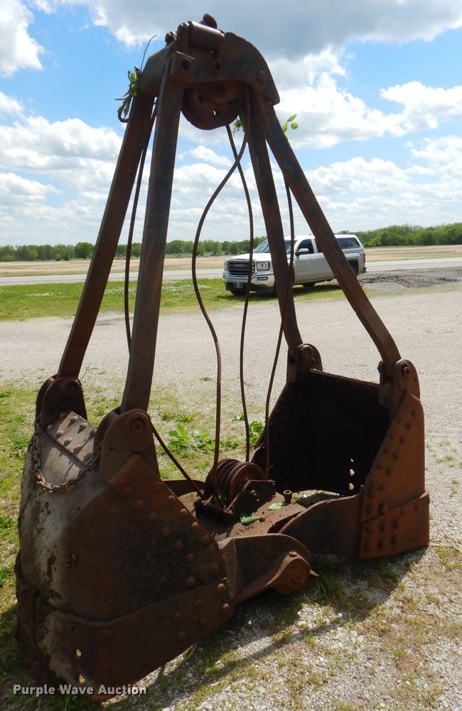 image for item GN9331 36"W clamshell bucket