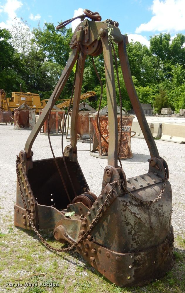 image for item GN9331 36"W clamshell bucket