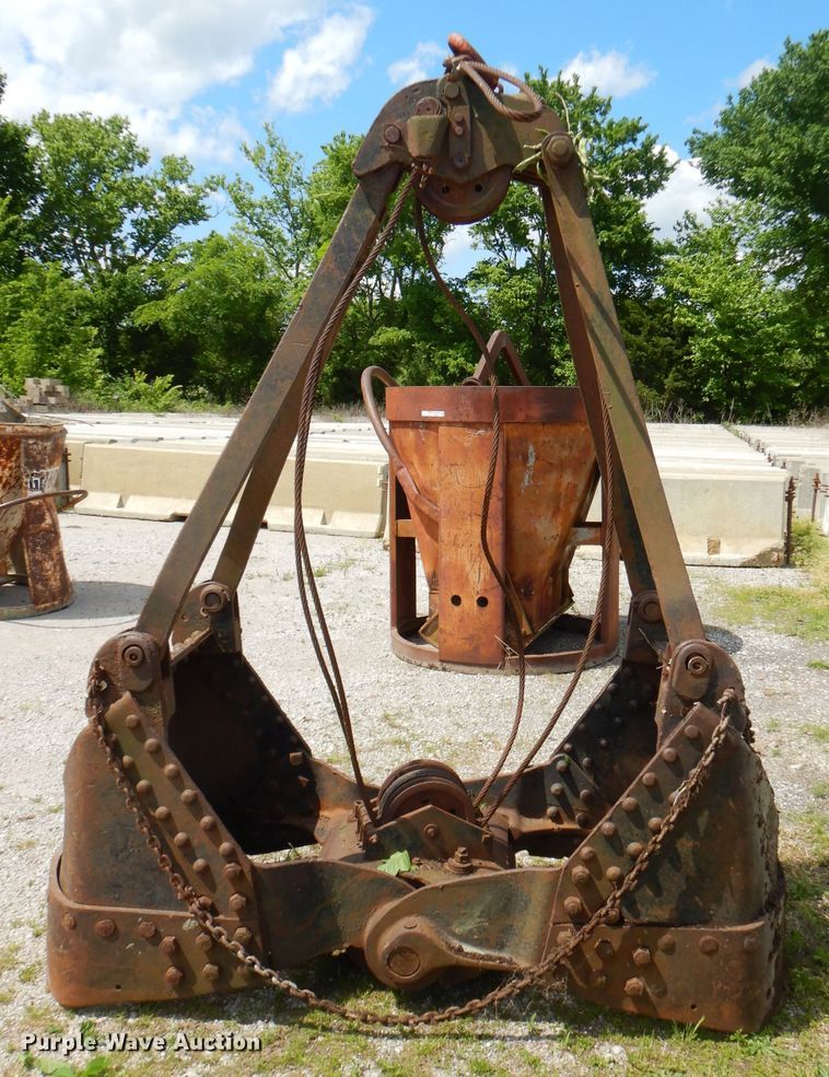 image for item GN9331 36"W clamshell bucket