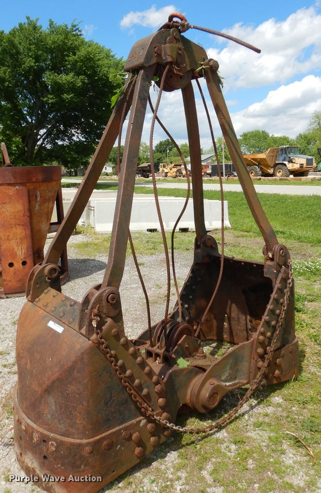 image for item GN9331 36"W clamshell bucket