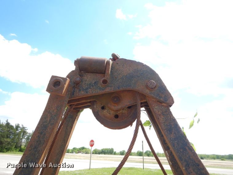 image for item GN9331 36"W clamshell bucket