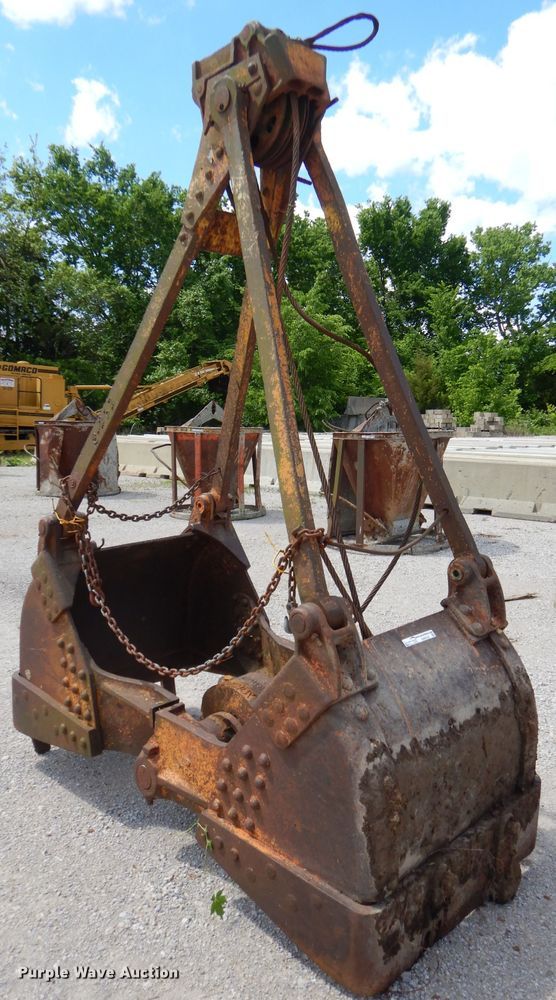 image for item GN9332 38"W clamshell bucket