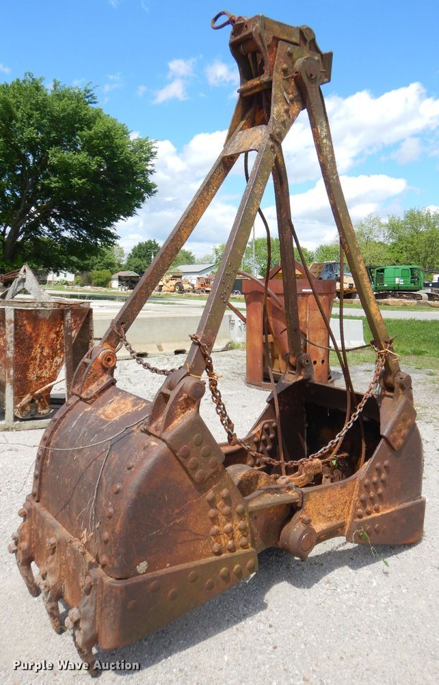 image for item GN9332 38"W clamshell bucket