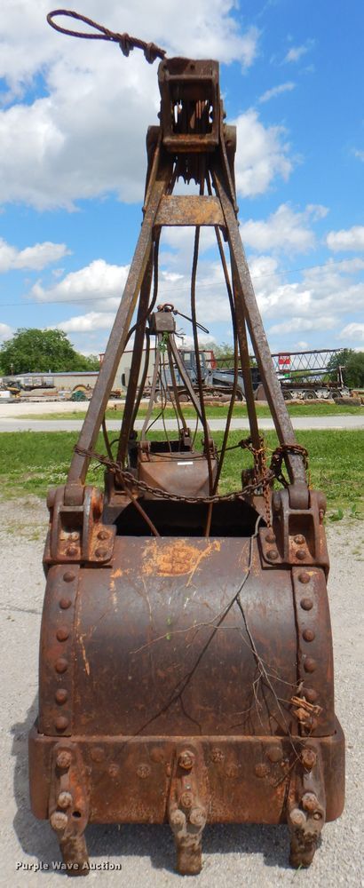 image for item GN9332 38"W clamshell bucket