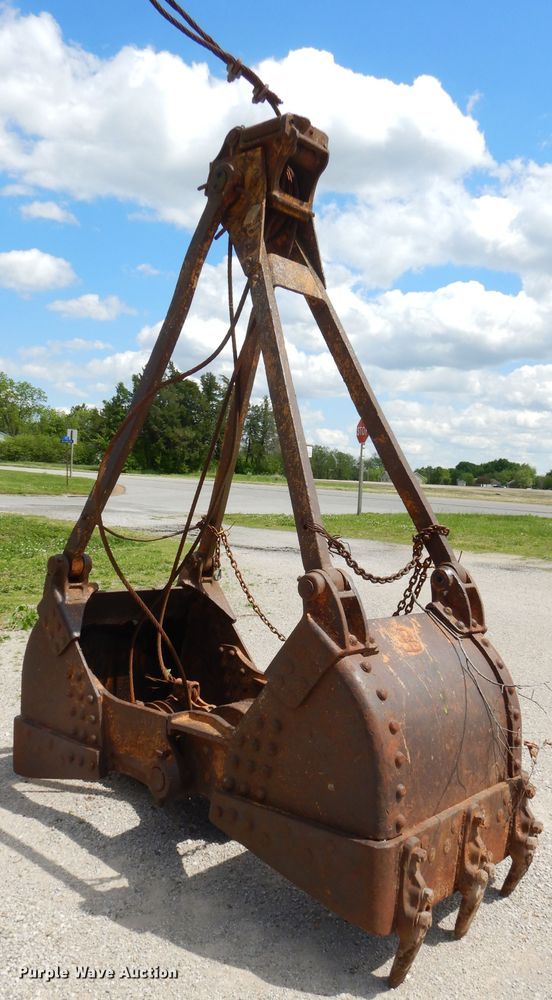 image for item GN9332 38"W clamshell bucket