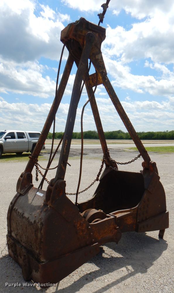 image for item GN9332 38"W clamshell bucket