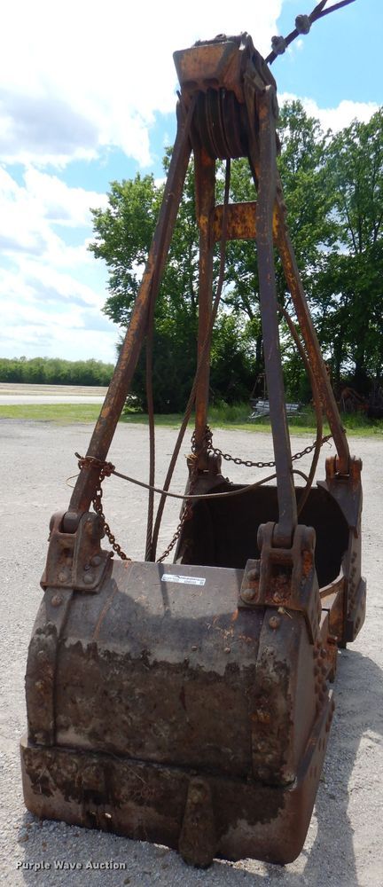 image for item GN9332 38"W clamshell bucket