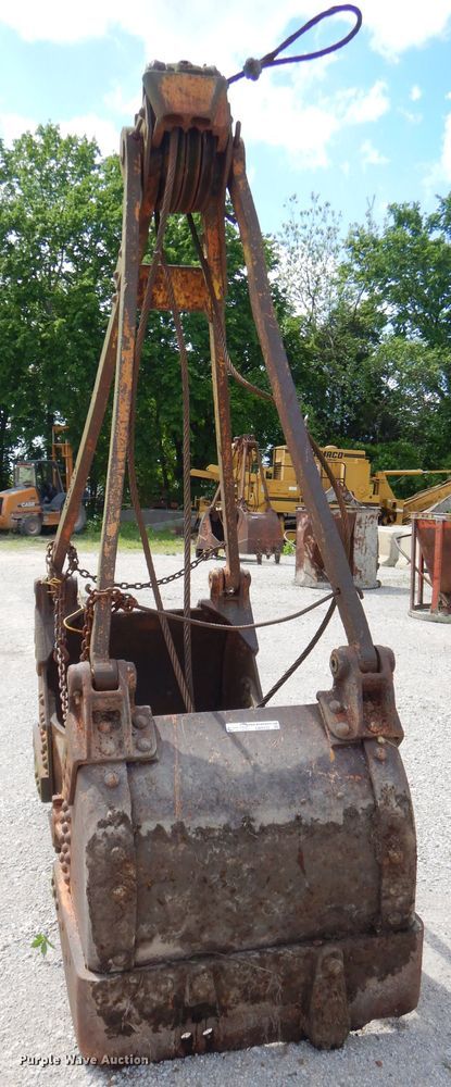 image for item GN9332 38"W clamshell bucket