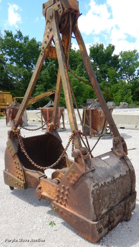 image for item GN9332 38"W clamshell bucket