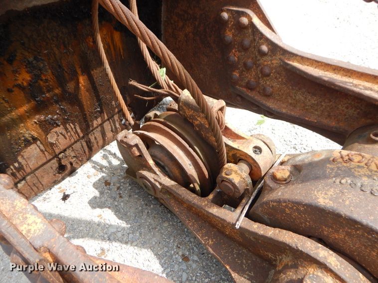 image for item GN9332 38"W clamshell bucket