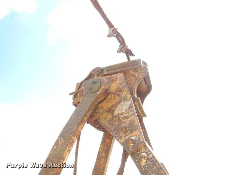 image for item GN9332 38"W clamshell bucket