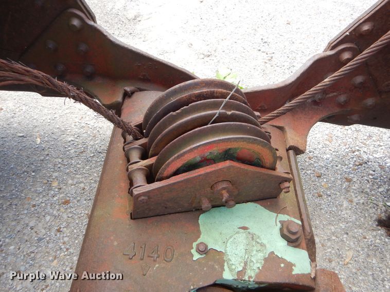 image for item GN9333 32"W clamshell bucket