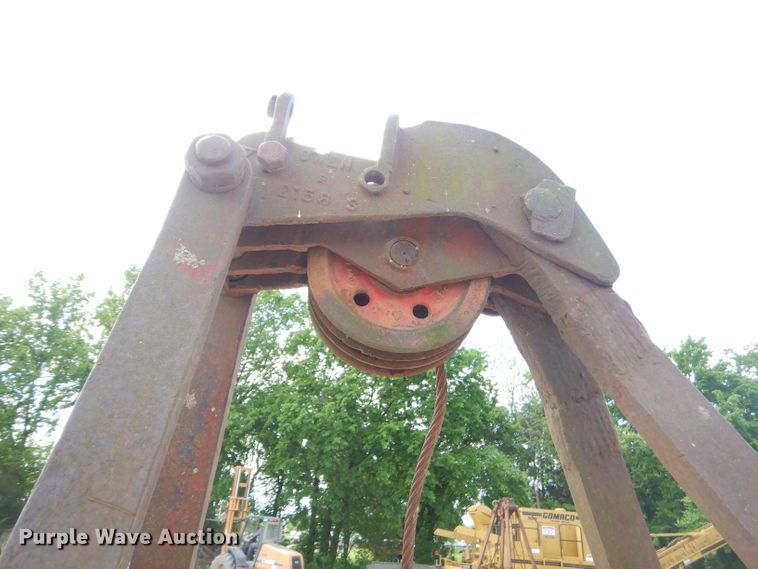 image for item GN9333 32"W clamshell bucket