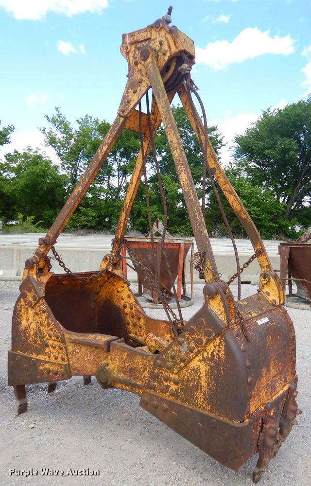 image for item GN9334 38"W clamshell bucket