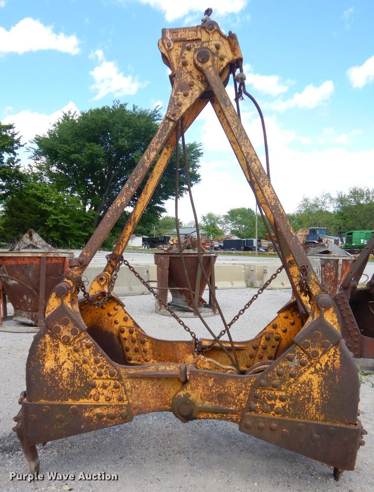 image for item GN9334 38"W clamshell bucket