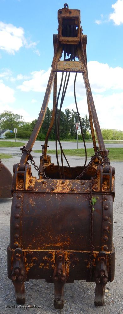 image for item GN9334 38"W clamshell bucket