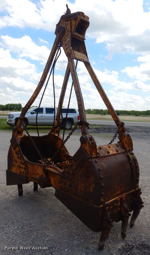 image for item GN9334 38"W clamshell bucket